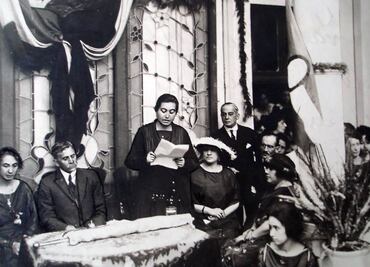 Celebran a Gabriela Mistral con libro bilingüe