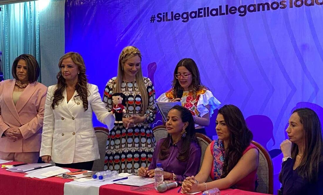 La organización "Por Ella, Por Todas" solicitó solicitaron una reunión a la virtual candidata de Morena a la presidencia, Claudia Sheinbaum, para entregarle su agenda de trabajo. Foto: Especial