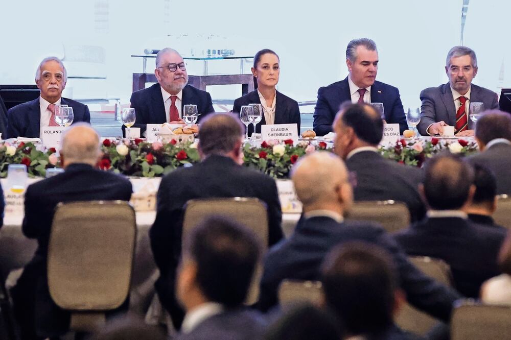 En la reunión con la virtual presidenta, los empresarios anunciaron inversiones por más de 42 mil millones de dólares. Foto: Especial