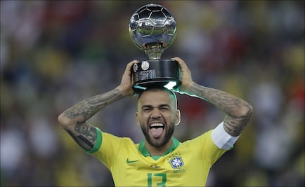 El histórico título 40 para Dani Alves