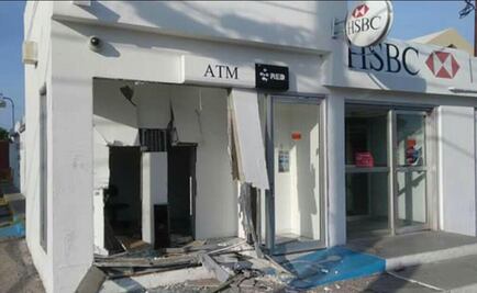 Intentan llevarse cajeros automáticos y dejan uno sobre un bulevar en Sonora