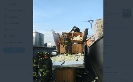 Camión se atora y se vuelca en la colonia Roma Sur