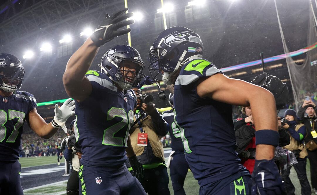 Seattle supera a las Eagles y pelean por meterse a los playoffs FOTO: AFP