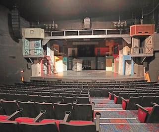 En vilo, reapertura de los teatros