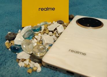 Realme 14 Pro, un celular con cámaras potentes que cambia de color