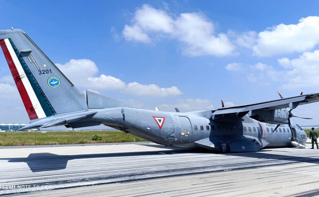 Aeronave de la Fuerza Aérea sufre incidente en pista de Base Aérea de Santa Lucía, Estado de México (09/09/2025). Foto: Especial