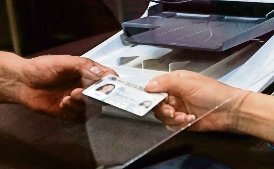 La Comisión del Registro Federal de Electores aprobó un proyecto para extender la vigencia de 5 millones 774 mil 119 credenciales de elector que expiran el 31 de diciembre de 2024. Foto: Cuartoscuro