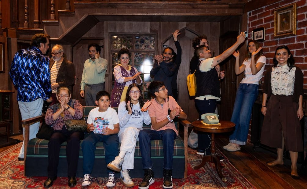 Los suscriptores de este diario subieron al escenario del teatro. Foto: Hugo Salvador/EL UNIVERSAL