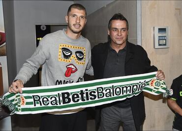 Guido Rodríguez llega a España para firmar con el Betis