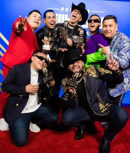 Grupo Firme lanzará línea de ropa casual; podría ser tu oportunidad de tener una prenda autografiada