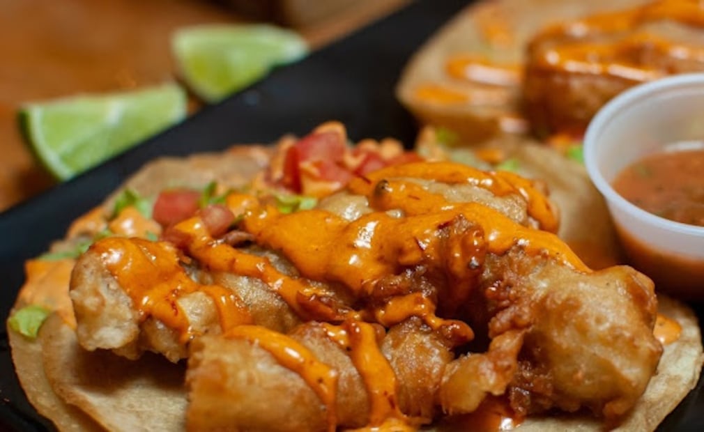 ¡Ay Caguamas! ofrece proteínas capeadas en forma de tacos. Foto: ¡Ay Caguamas!