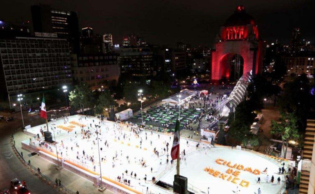 The installation of the traditional skating rink, which had been held at the city’s main square ‘Zocalo’ for a decade, began last week - Photo: Ariel Ojeda/EL UNIVERSAL