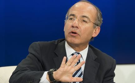 "No nos levantemos en armas, levantémonos con votos", dice Calderón a empresarios