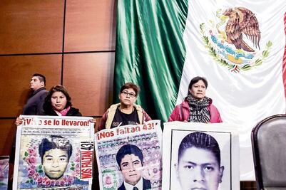 Queremos la verdad, no dinero: padres de los 43