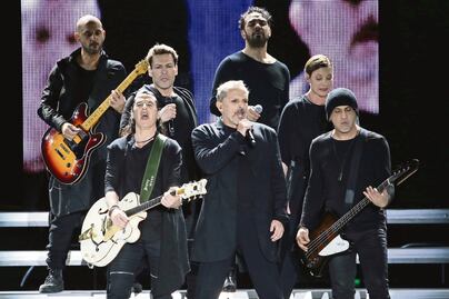 Bosé se pone del lado de los migrantes