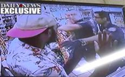 Policías de NY golpean a afroamericano que se rindió