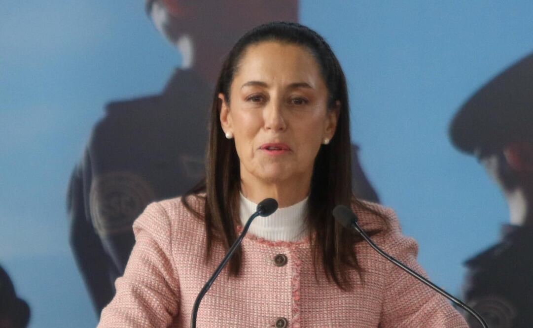 Claudia Sheinbaum Pardo, junto con la fiscal Ernestina Godoy y el titular de la SSC Omar García Harfush, en la entrega de 91 reconocimientos a policías de la Capital. Foto: Victoria Valtierra/CUARTOSCURO