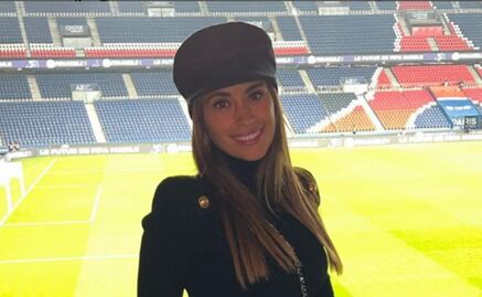 Esposa de Messi combina top y minifalda con zapatos verde neón