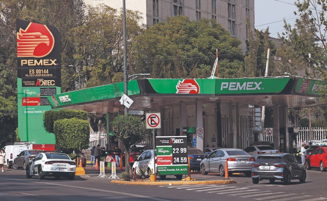 Por medio del IEPS que se cobra a combustibles, entraron a las arcas del gobierno casi 35 mil millones de pesos.  Foto: de ARCHIVO EL UNIVERSAL