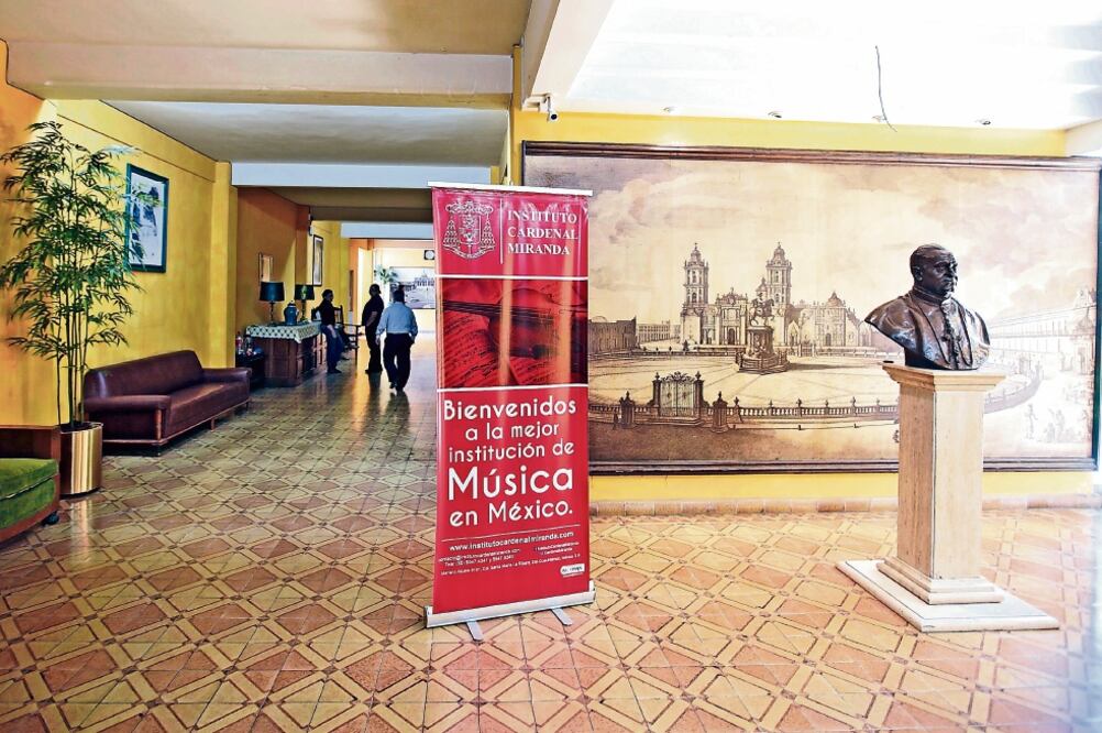 El instituto nació como Escuela Superior de Música Sacra del Arzobispado de México en 1939 y es la única que enseña canto gregoriano y latín (ARCHIVO EL UNIVERSAL)