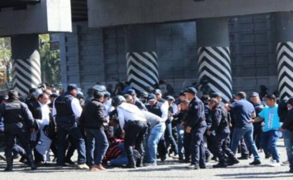 Bloqueos en Morelia concluyen con enfrentamientos; hay 15 detenidos