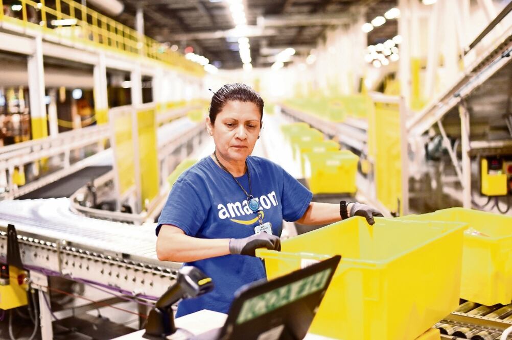 Los envíos de mercancía incluyen productos falsos, los cuales no se detectan al pasar por aduanas al transportarse por paquetería o correo, indica la OCDE. (ARCHIVO EL UNIVERSAL)