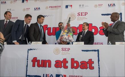 Presentan Fun at Bat, programa para promocionar el beisbol en México