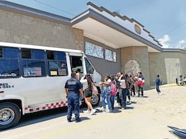 Libran obstáculos para ir a la Rosario Castellanos en Naucalpan