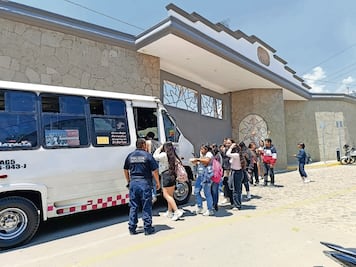 Libran obstáculos para ir a la Rosario Castellanos en Naucalpan