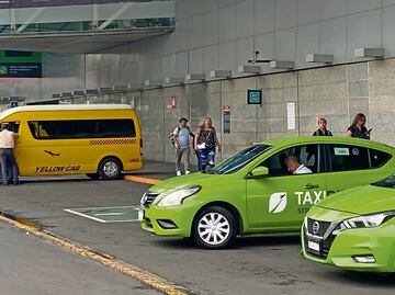 Taxistas del AICM temen que se expidan permisos especiales para que apps puedan operar en la terminal aérea
