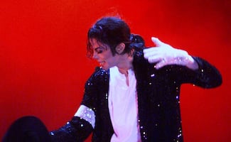 Guante de Michael Jackson con cristales Swarovski alcanza cifra récord en subasta en París