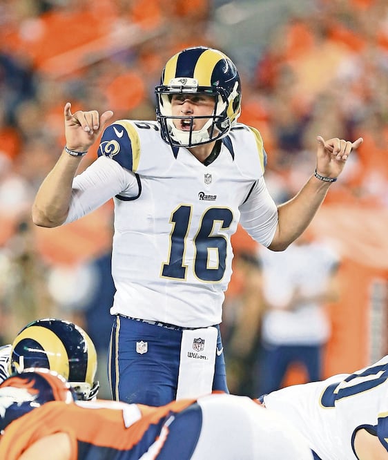 Jared Goff entrará a escena ante los Dolphins de Miami. FOTO: JAY BIGGERSTAFF. AP