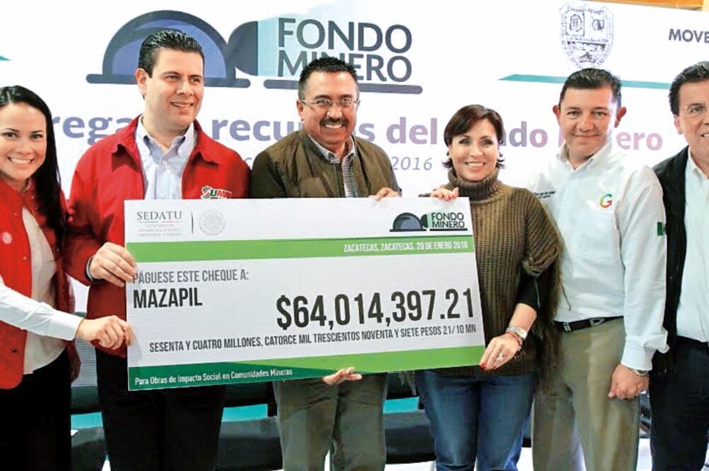 Rosario Robles, titular de la Sedatu, estuvo acompañada en el evento del gobernador de Zacatecas, Alonso Reyes (Especial)