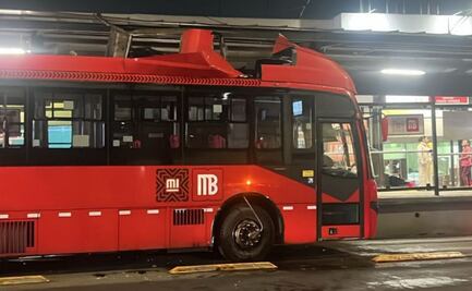 Tráiler daña estación Corregidora de Línea 1 del Metrobús; parada se encuentra fuera de servicio