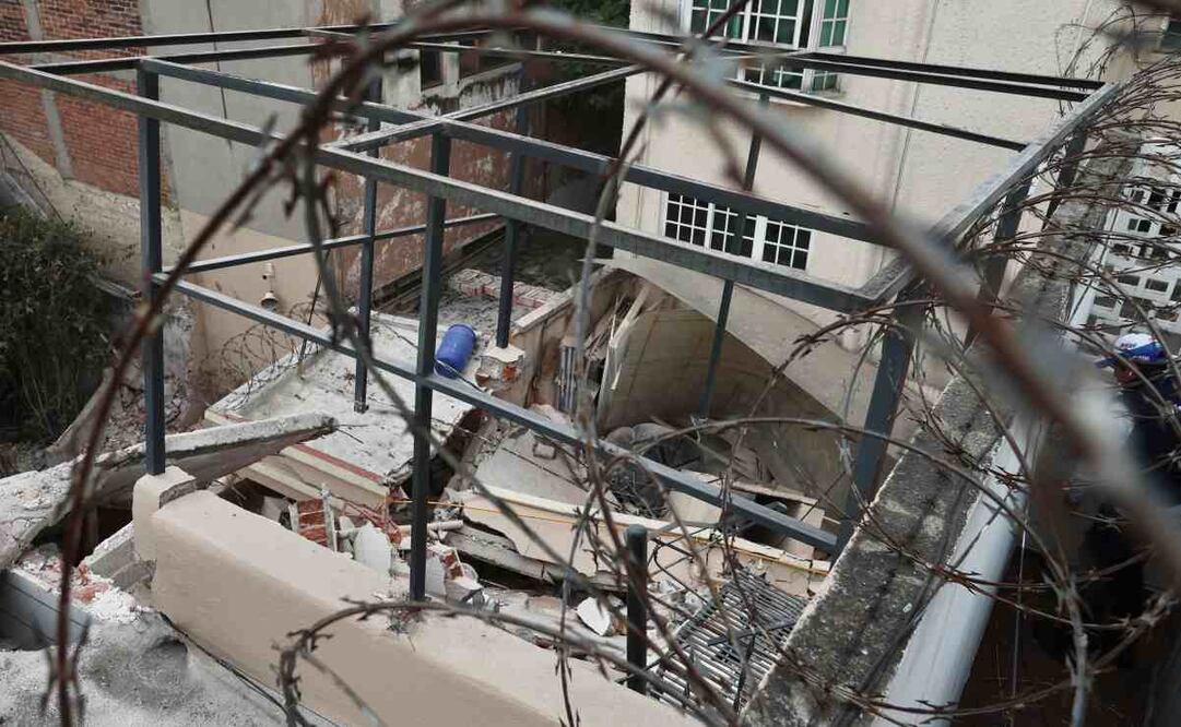 Ciudad de México, 26 de diciembre 2023
Secuelas de la explosión en la calle provincia, los vecinos de número 1013 comienzan a recibir apoyo por parte de las autoridades para remover muebles y cristales resultado del accidente. Fotos: Berenice Fregoso. El universal