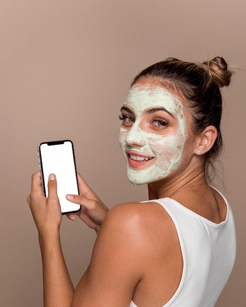 Las redes sociales se han convertido en una guía para seguir consejos de skincare. Foto: Magnific