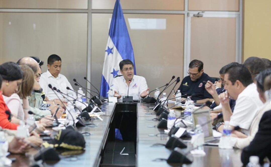La iniciativa está dirigida a aquellos hondureños varados en la frontera con México que quieran regresar a su país. Foto: Twitter @JuanOrlandoH
