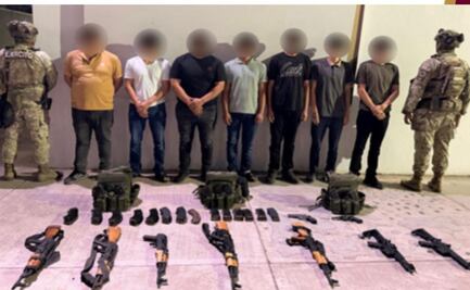 Fuerzas federales detienen a nueve hombres armados en Sinaloa; aseguran fusiles, explosivos y vehículos blindados