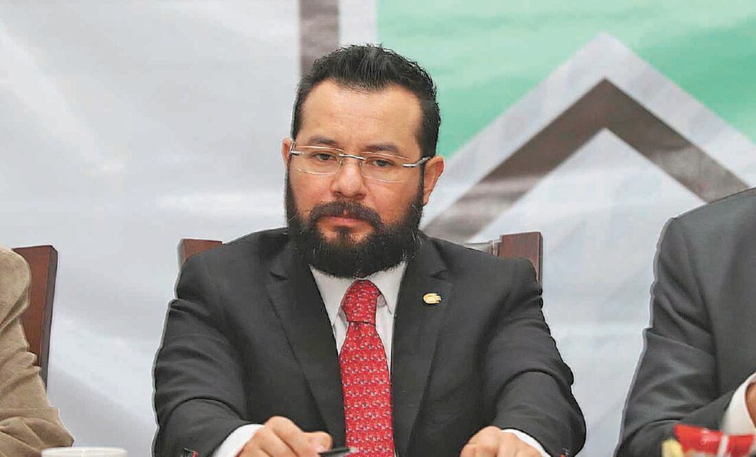 Gilberto Sauza reconoce que el delito de robo a transporte público causa severos daños en la salud de la gente por la angustia y el estrés latente. Foto/JORGE ALVARADO. EL UNIVERSAL