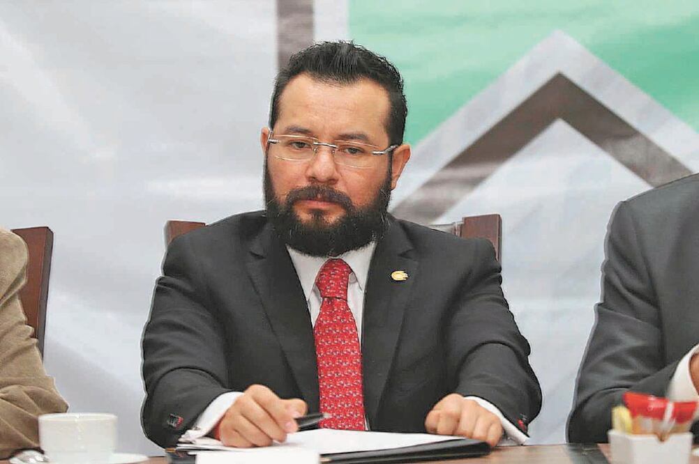 Gilberto Sauza reconoce que el delito de robo a transporte público causa severos daños en la salud de la gente por la angustia y el estrés latente. Foto/JORGE ALVARADO. EL UNIVERSAL