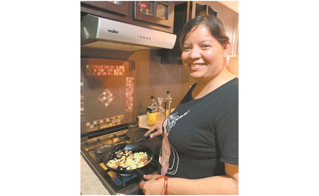 En Hermosillo, la capital de Sonora, vive Isela Martínez, quien decidió cuidar a sus padres en lugar de independizarse. Ahora planea instalar en su casa un taller de costura. Foto: AMALIA ESCOBAR. EL UNIVERSAL