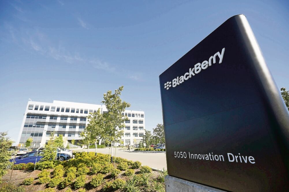 En el segundo trimestre del año, BlackBerry ingresó 105 millones de dólares por el negocio de dispositivos, mientras la unidad de software obtuvo 156 millones (ARCHIVO EL UNIVERSAL)
