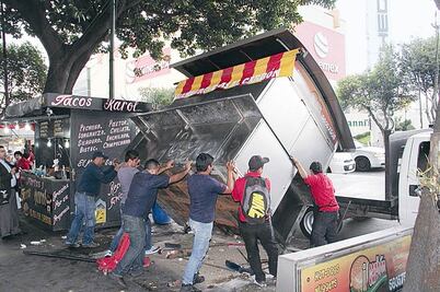 Retiran puestos de la vía pública en BJ