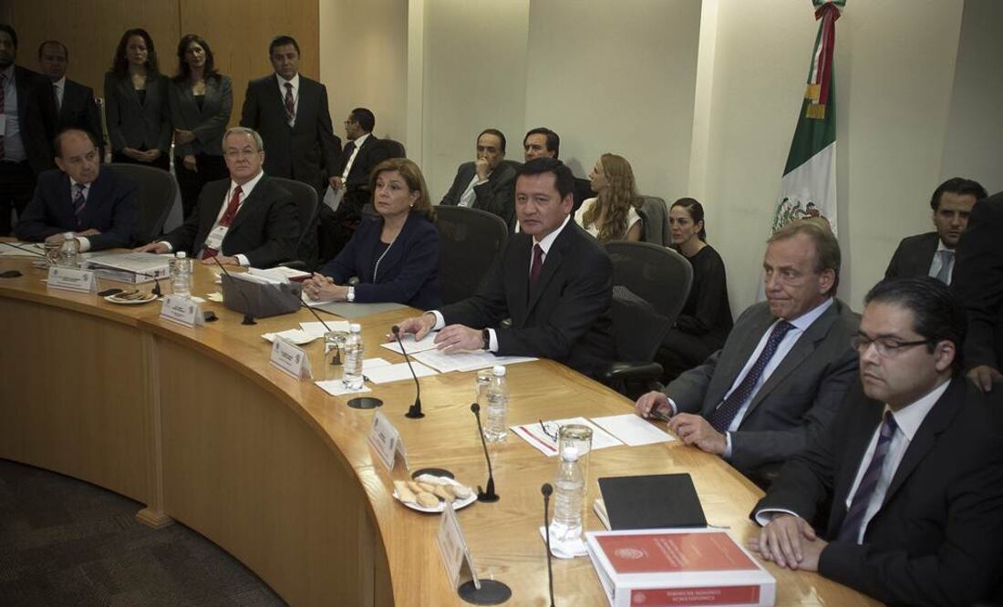 Parte del gabinete de seguridad compareció en San Lázaro. Foto: Xinhua