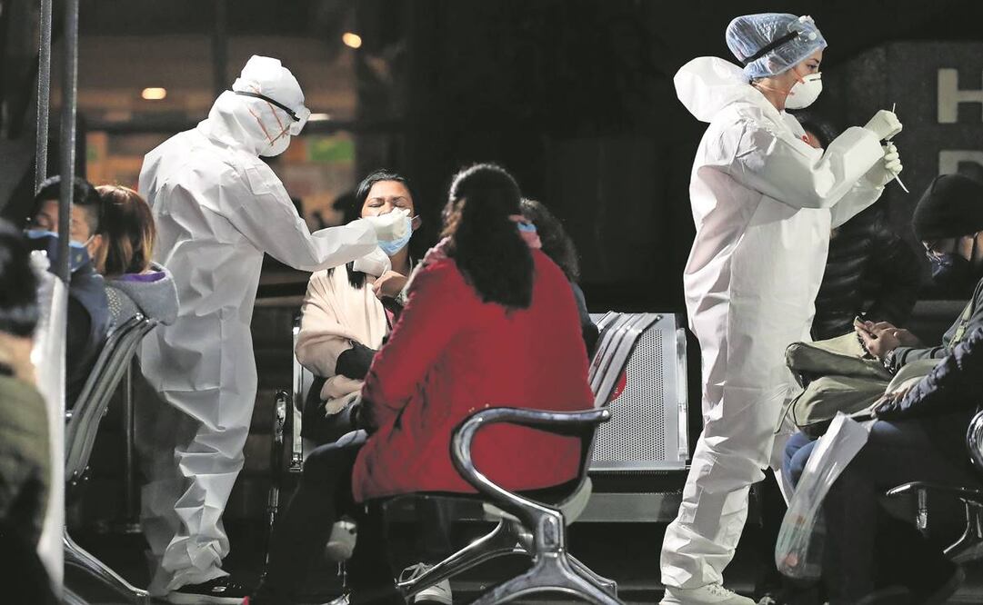 Por la noche se realizaron pruebas de Covid-19 en el Hospital General Regional 1 Dr. Carlos Mac Gregor Sánchez Navarro, del IMSS. Foto: Berenice Fregoso/ EL UNIVERSAL.