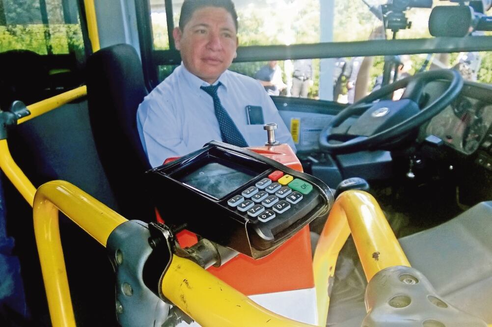 Modalidad. Además de tarjetas de crédito y débito, aceptarán tarjeta que se venden en tiendas de conveniencia. (JUAN MANUEL BARRERA. EL UNIVERSAL)