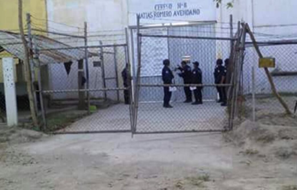 De acuerdo con reportes de las corporaciones policiacas, no se trató de un motín generalizado, sino de una protesta de unos 20 reclusos molestos por lo que consideraron “una actitud arrogante” del director del penal. Foto: Especial