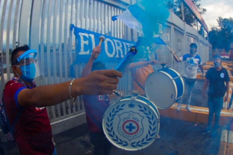 Barra celeste escolta hasta el Estadio Azteca a Cruz Azul