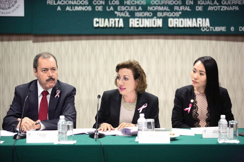 Los integrantes de la Comisión Especial de Ayotzinapa, Víctor Silva, Guadalu p e Murguía y Guadalupe González, se reunirán el 14 de octubre con Ángel Aguirre (IVÁN STEPHENS. EL UNIVERSAL)