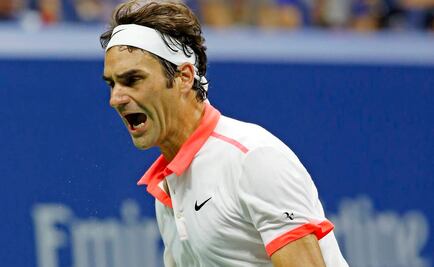 Federer supera al duro Isner, y va a cuartos